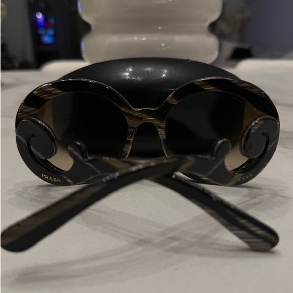 Authentic PRADA round sunglasses - VINTAGE - Picture 5 of 14